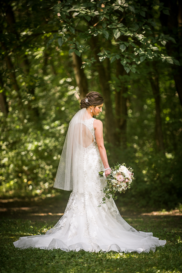Bridal veil and bouquet