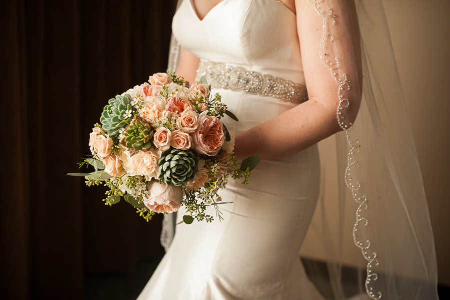 bride veil and bouquet