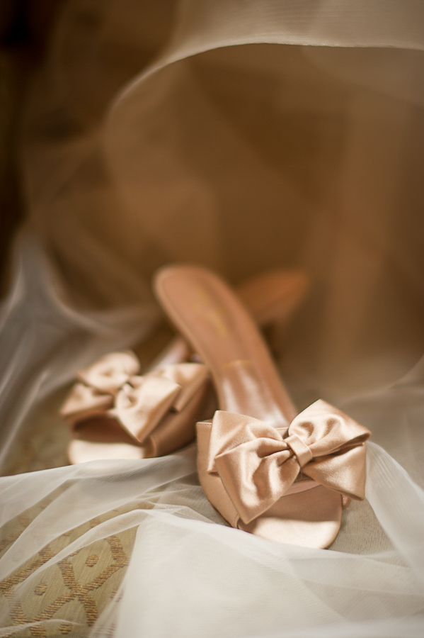 Kate Spade bridal shoes and veil