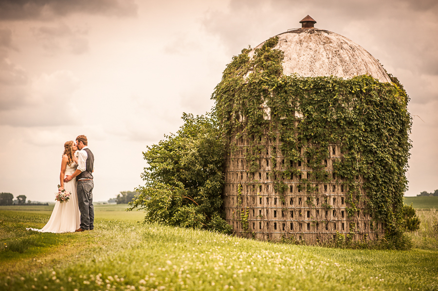 Country wedding with vines